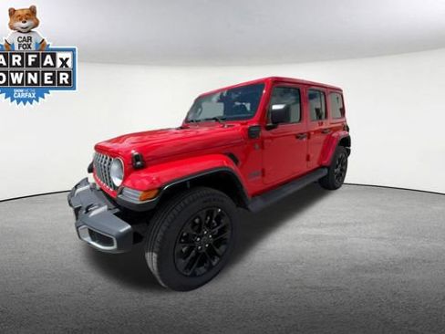Used 2025 Jeep Wrangler Unlimited Sahara AWD/4WD image 5