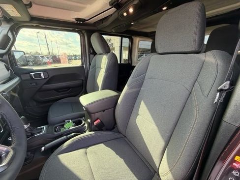 Used 2024 Jeep Wrangler Sahara image 10