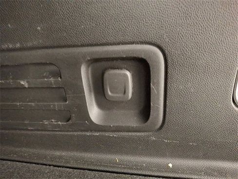 Used 2022 Chevrolet Traverse LT image 29