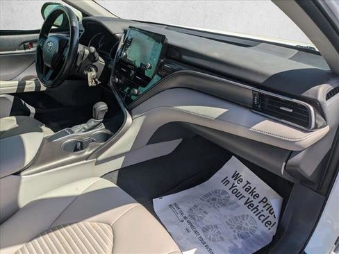 Used 2022 Toyota Camry SE image 18