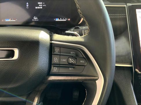 Used 2024 Jeep Grand Cherokee Limited image 24