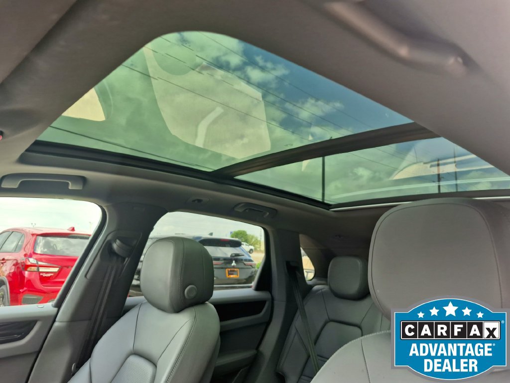 Used 2022 Porsche Cayenne Platinum Edition AWD/4WD image 18