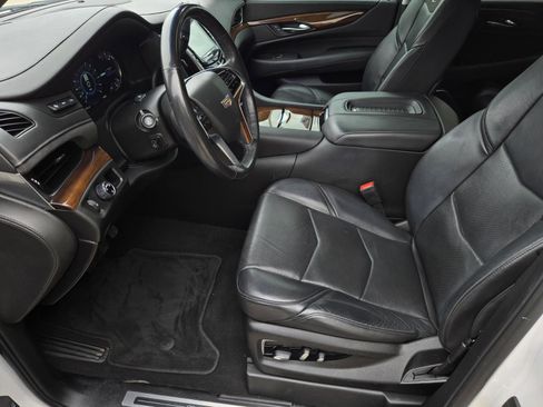 Used 2020 Cadillac Escalade Premium Luxury RWD image 28
