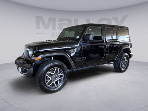 Used 2025 Jeep Wrangler Unlimited Sahara AWD/4WD image 1