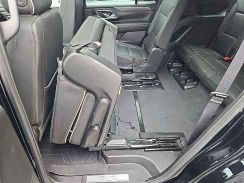 Used 2023 GMC Yukon SLT w/ SLT Premium Package image 45