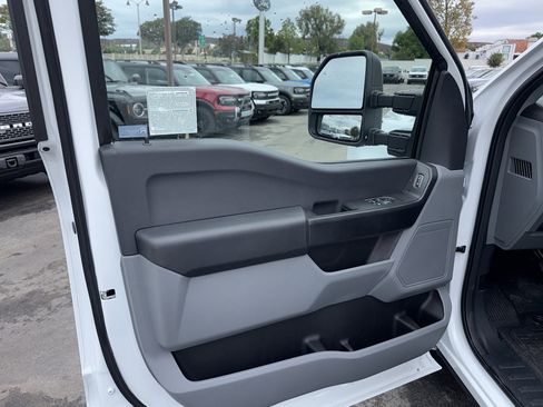 New 2026 Ford F250 XL w/ XL Chrome Package image 18