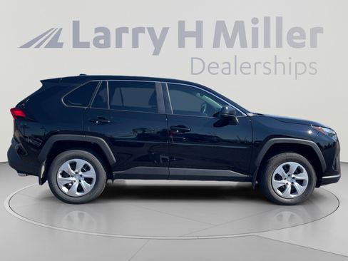 Used 2025 Toyota RAV4 LE AWD/4WD image 6