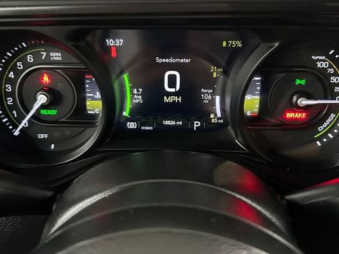 Used 2024 Jeep Wrangler Unlimited w/ Convenience Group AWD/4WD image 17