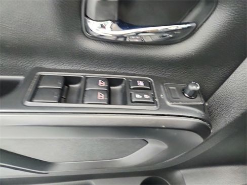 Used 2023 Nissan Titan SV w/ SV Convenience Package image 29