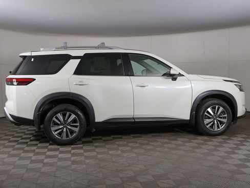 Used 2023 Nissan Pathfinder SL AWD/4WD image 19