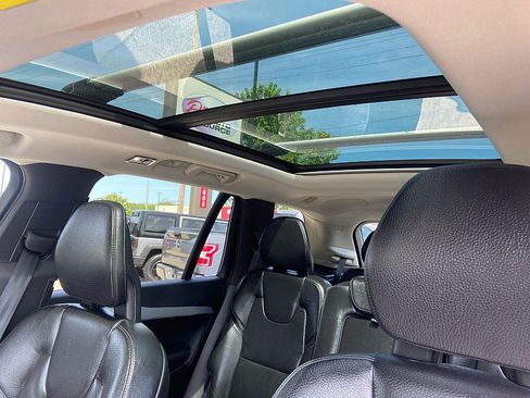 Used 2018 Volvo XC90 T5 Momentum w/ Convenience Package AWD/4WD image 14