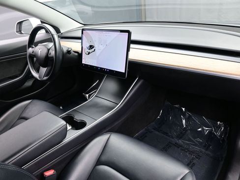 Used 2018 Tesla Model 3 Long Range image 13