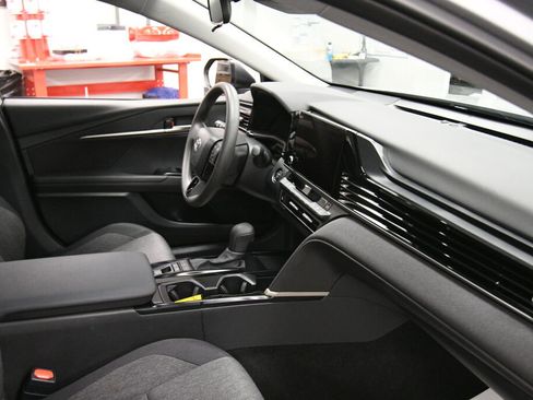 Certified 2025 Toyota Camry LE image 27