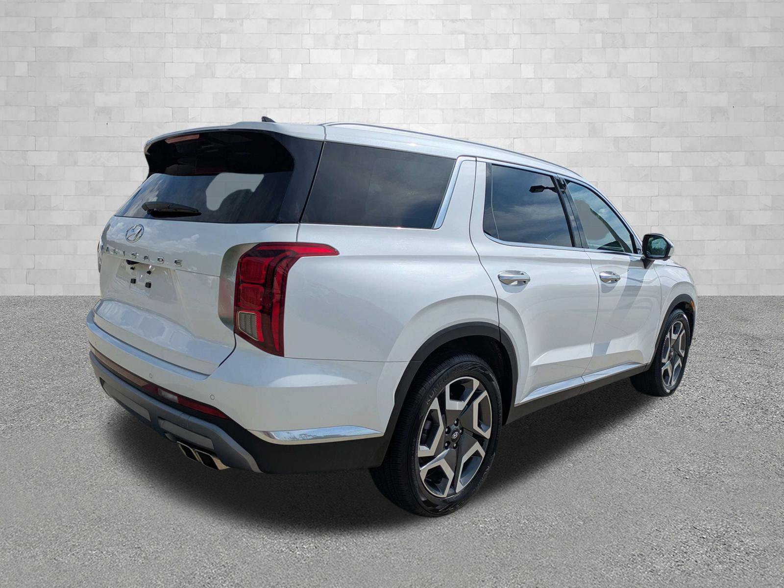 Certified 2025 Hyundai Palisade Limited FWD image 2