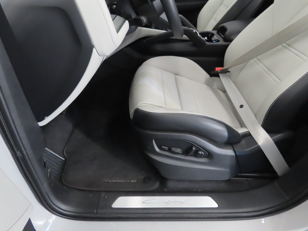 Certified 2026 Porsche Cayenne E-Hybrid AWD/4WD image 40