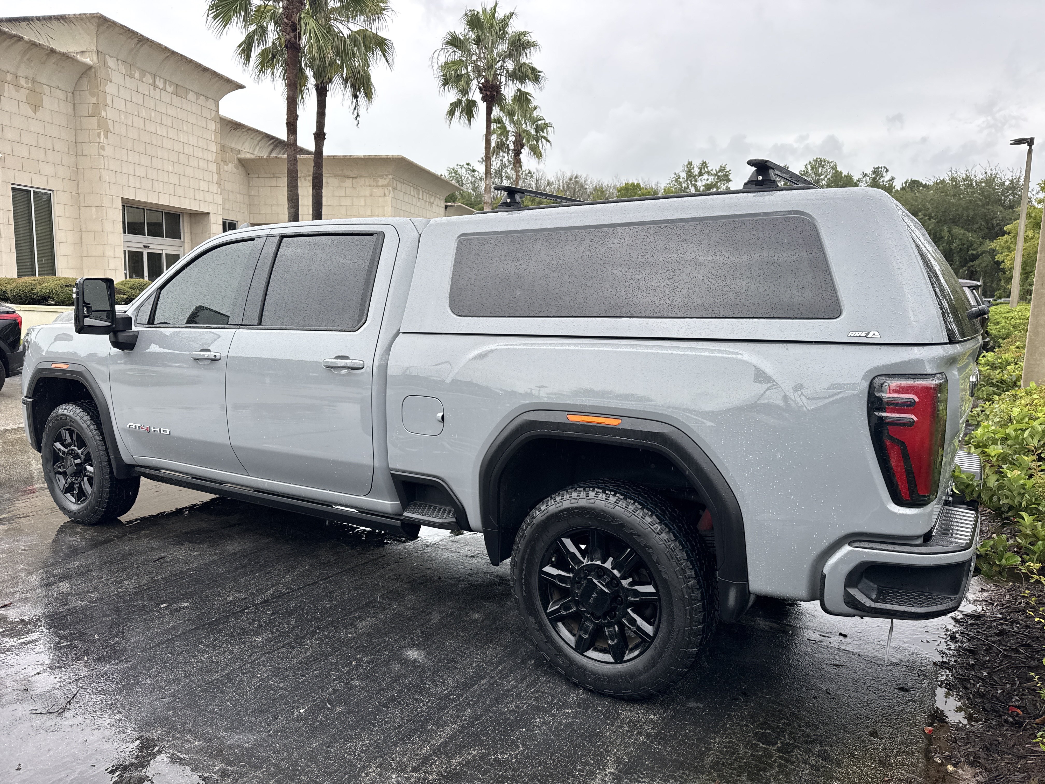 Used 2025 GMC Sierra 2500 AT4 w/ Technology Package AWD/4WD image 2