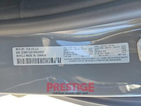 Used 2025 Chrysler Pacifica Limited FWD image 24