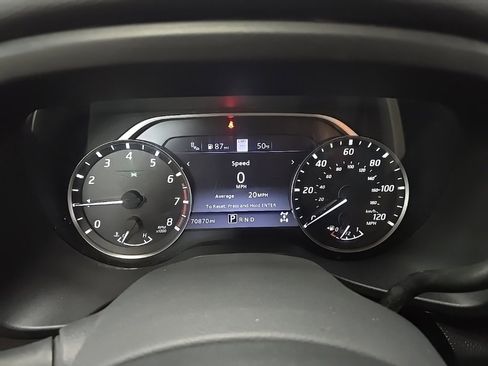 Used 2021 Nissan Titan SV w/ SV Convenience Package image 21