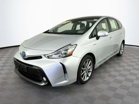 Used 2017 Toyota Prius V Two FWD image 4