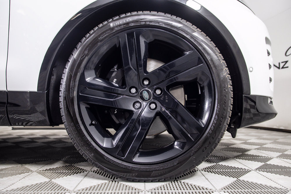 Used 2024 Land Rover Discovery Metropolitan Edition AWD/4WD image 42