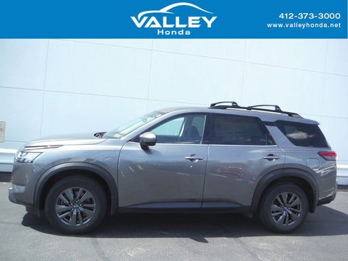 Used 2022 Nissan Pathfinder SV w/ SV Premium Package image 2