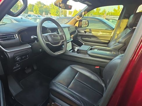 Used 2022 Jeep Wagoneer Series II w/ Premium Group I AWD/4WD image 2