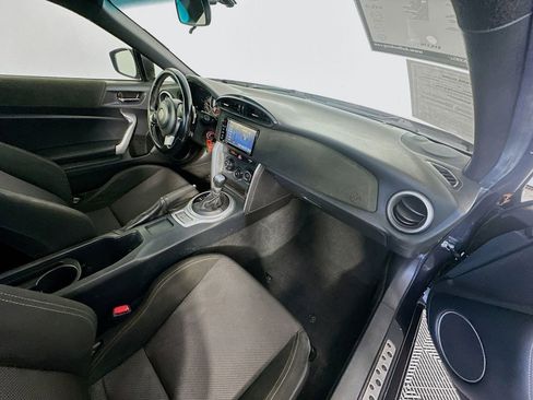 Used 2017 Toyota 86 RWD image 27