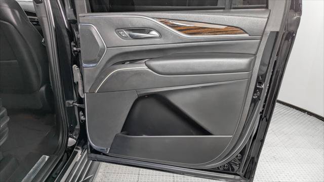 Used 2022 Cadillac Escalade ESV Luxury RWD image 19