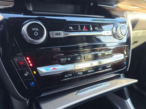 Used 2023 Ford Explorer Limited image 27