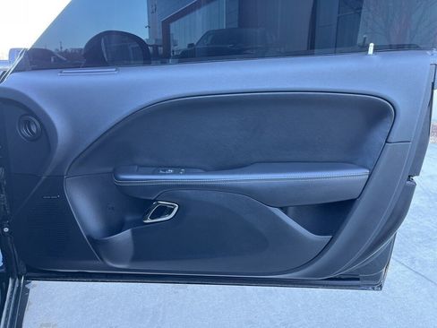 Used 2016 Dodge Challenger SRT Hellcat image 23