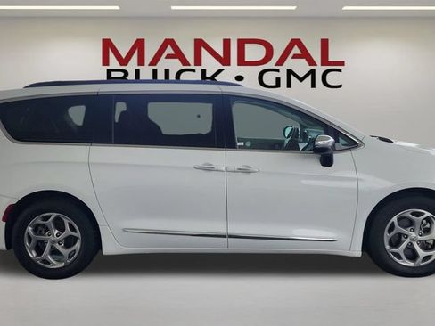 Used 2023 Chrysler Pacifica Limited FWD image 7