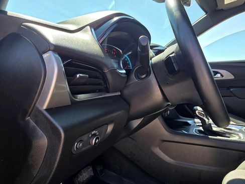 Used 2023 Chevrolet Traverse LT FWD image 15