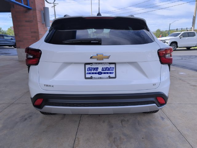 Used 2025 Chevrolet Trax LT w/ LT Convenience Package FWD image 7