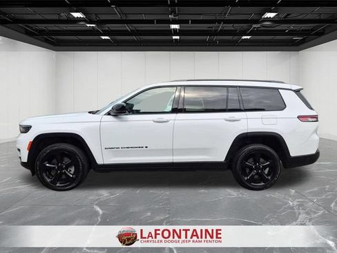 Used 2024 Jeep Grand Cherokee L Altitude AWD/4WD image 2