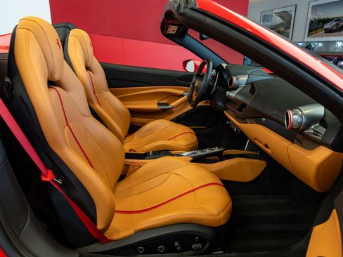 Used 2021 Ferrari F8 Tributo RWD image 18