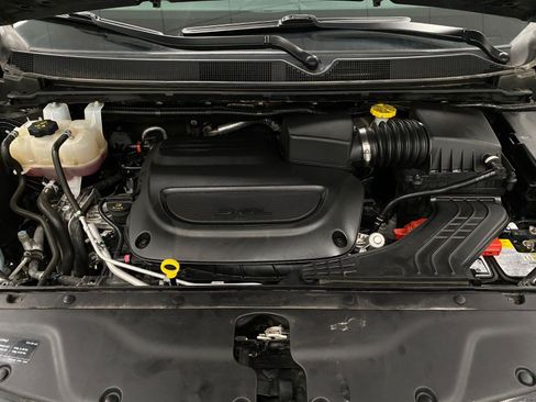 Used 2024 Chrysler Pacifica Touring-L FWD image 12