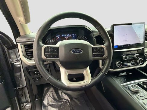 Used 2024 Ford Expedition XLT RWD image 11