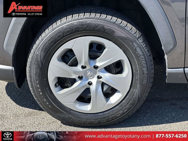 Certified 2022 Toyota RAV4 LE AWD/4WD image 11