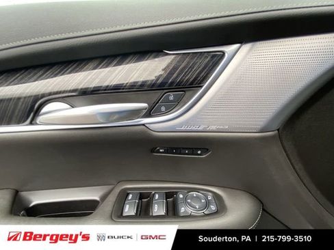 Used 2025 Cadillac XT6 Premium Luxury image 25