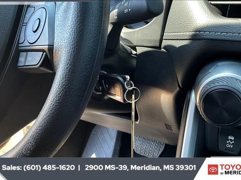 Used 2025 Toyota RAV4 LE image 9