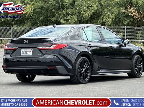 Used 2025 Toyota Camry SE FWD image 4