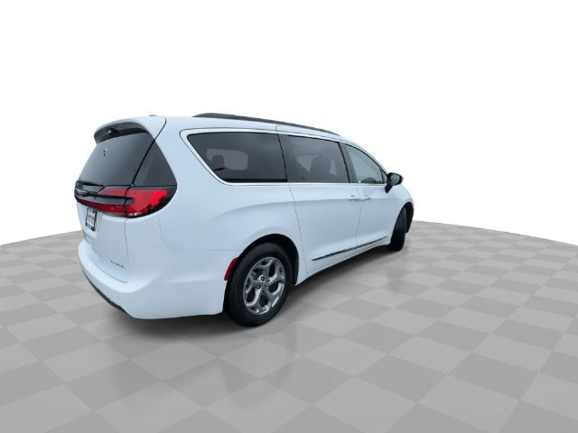 Used 2023 Chrysler Pacifica Limited FWD image 8