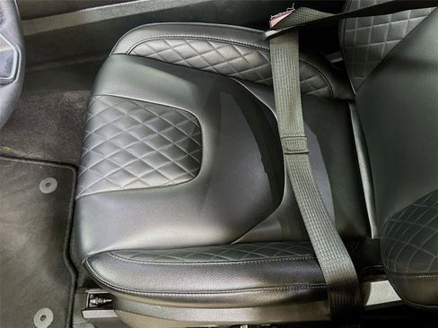 Used 2024 Ford Edge Titanium image 19