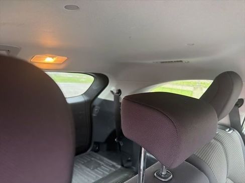 Used 2023 Toyota Highlander LE FWD image 12