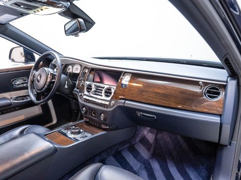 Used 2018 Rolls-Royce Ghost RWD image 45