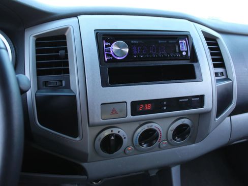 Used 2010 Toyota Tacoma PreRunner image 17