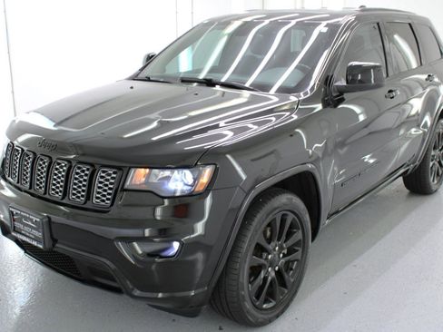 Used 2019 Jeep Grand Cherokee Altitude AWD/4WD image 4