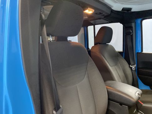 Certified 2018 Jeep Wrangler Unlimited Sport S image 38