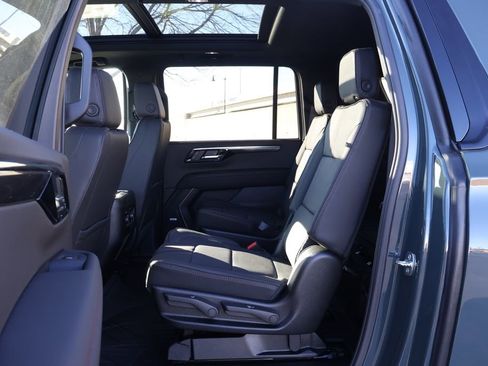 New 2026 Chevrolet Suburban RST image 38