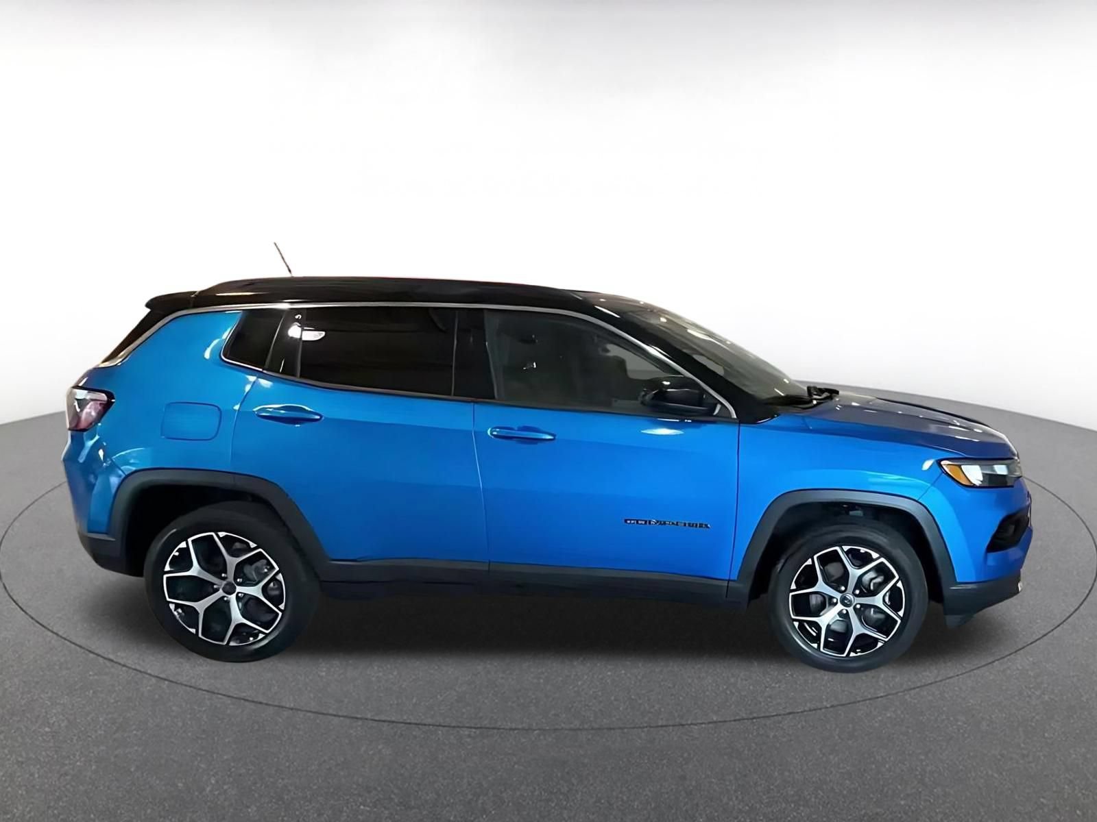Used 2025 Jeep Compass Limited AWD/4WD image 15
